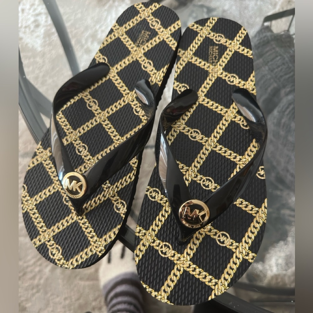 💛MICHAEL KORS FLIP FLOPS🖤